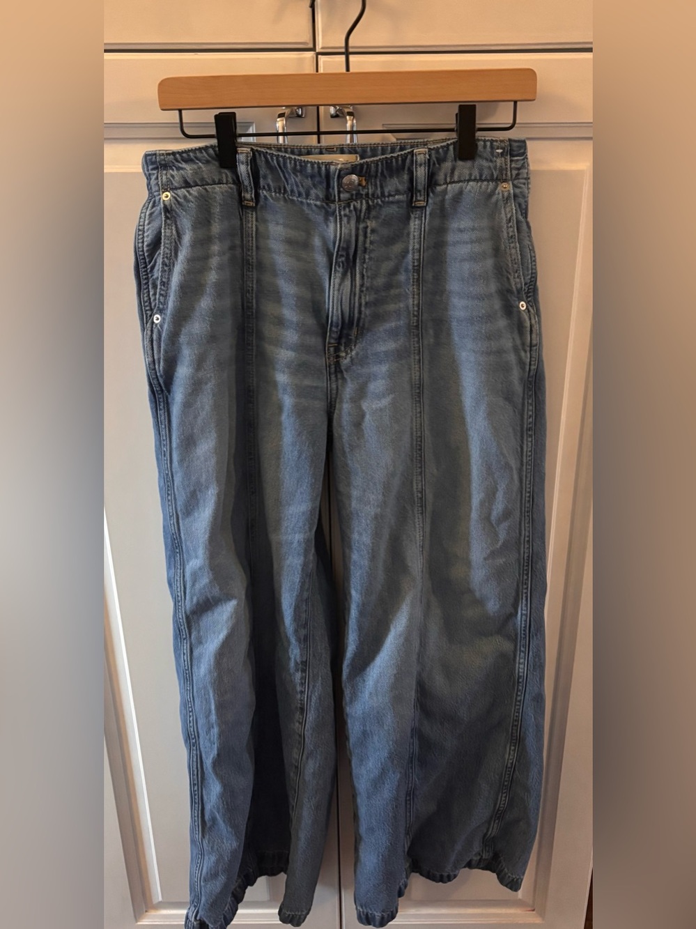 Madewell Wide-Sweep Denim Trousers
ROBERTSON WASH - Picture 6 of 8